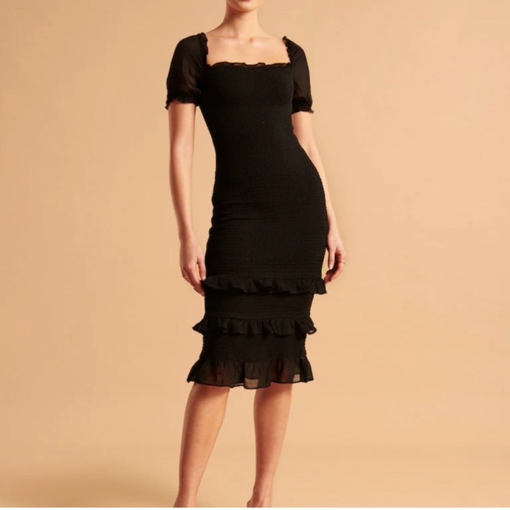 Abercrombie & Fitch Best Dressed Guest Collection
Smocked Midi Dress